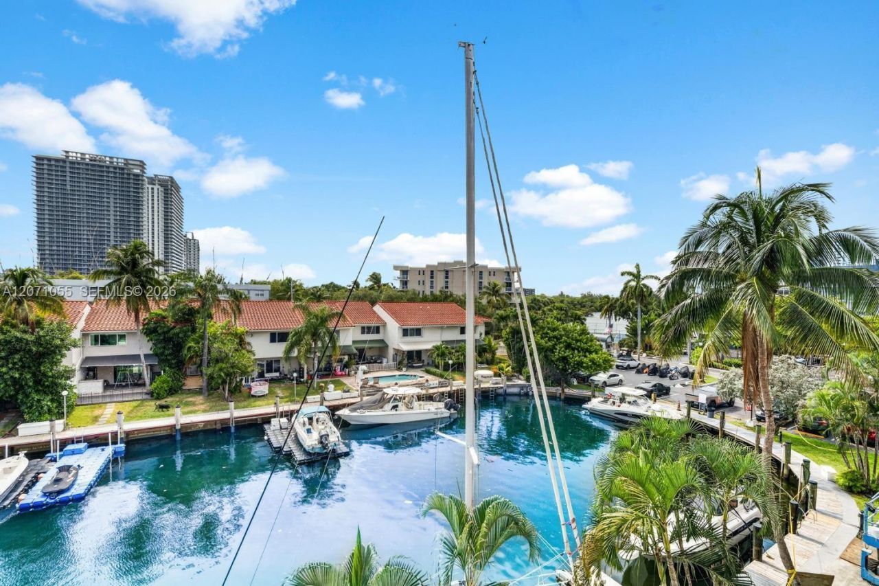 Please Call For Address, Unit 4E, North Miami Beach, FL 33160 Photo