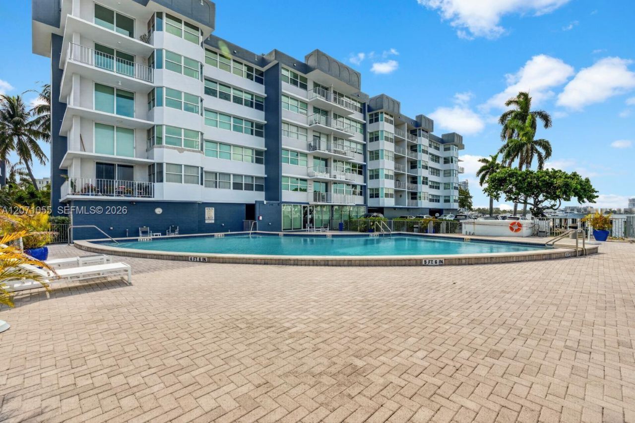 Please Call For Address, Unit 4E, North Miami Beach, FL 33160 Photo