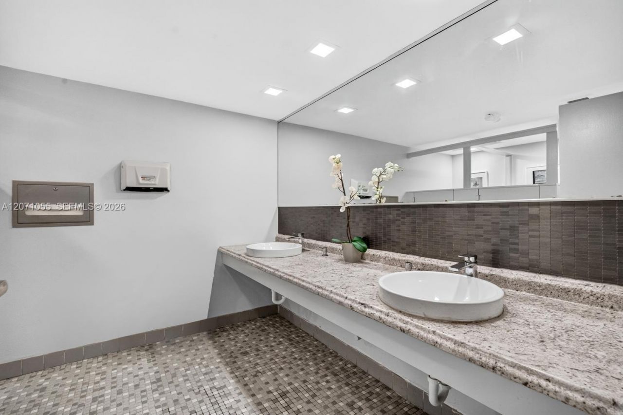 Please Call For Address, Unit 4E, North Miami Beach, FL 33160 Photo