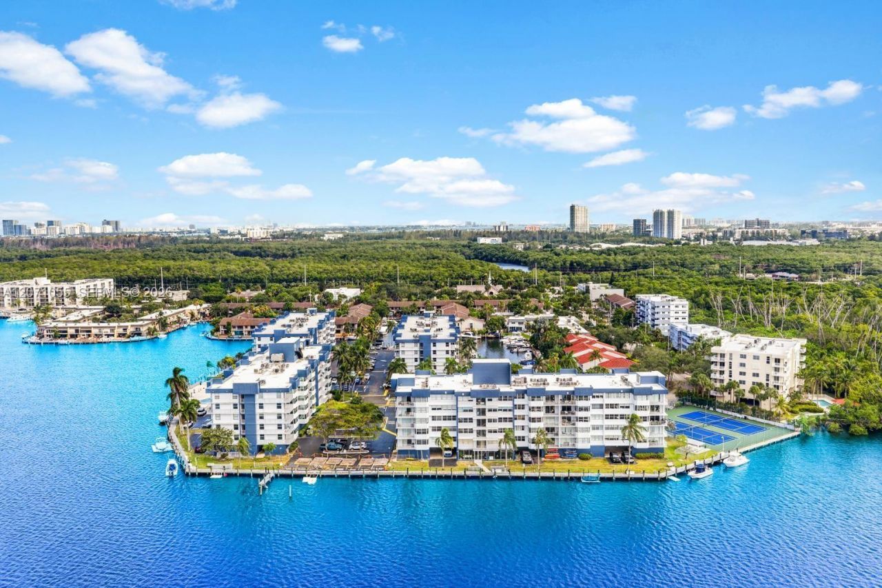 Please Call For Address, Unit 4E, North Miami Beach, FL 33160 Photo