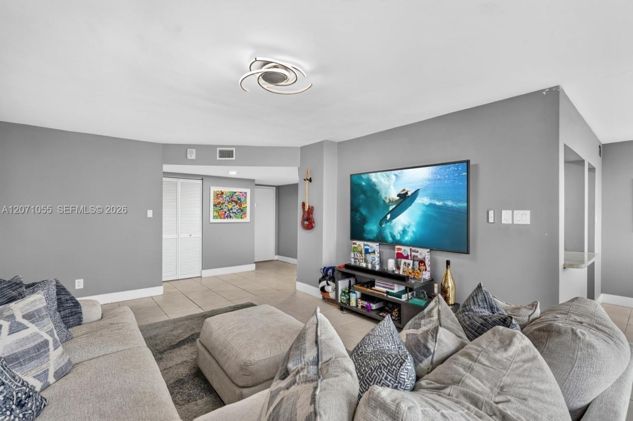 Please Call For Address, Unit 4E, North Miami Beach, FL 33160 Photo