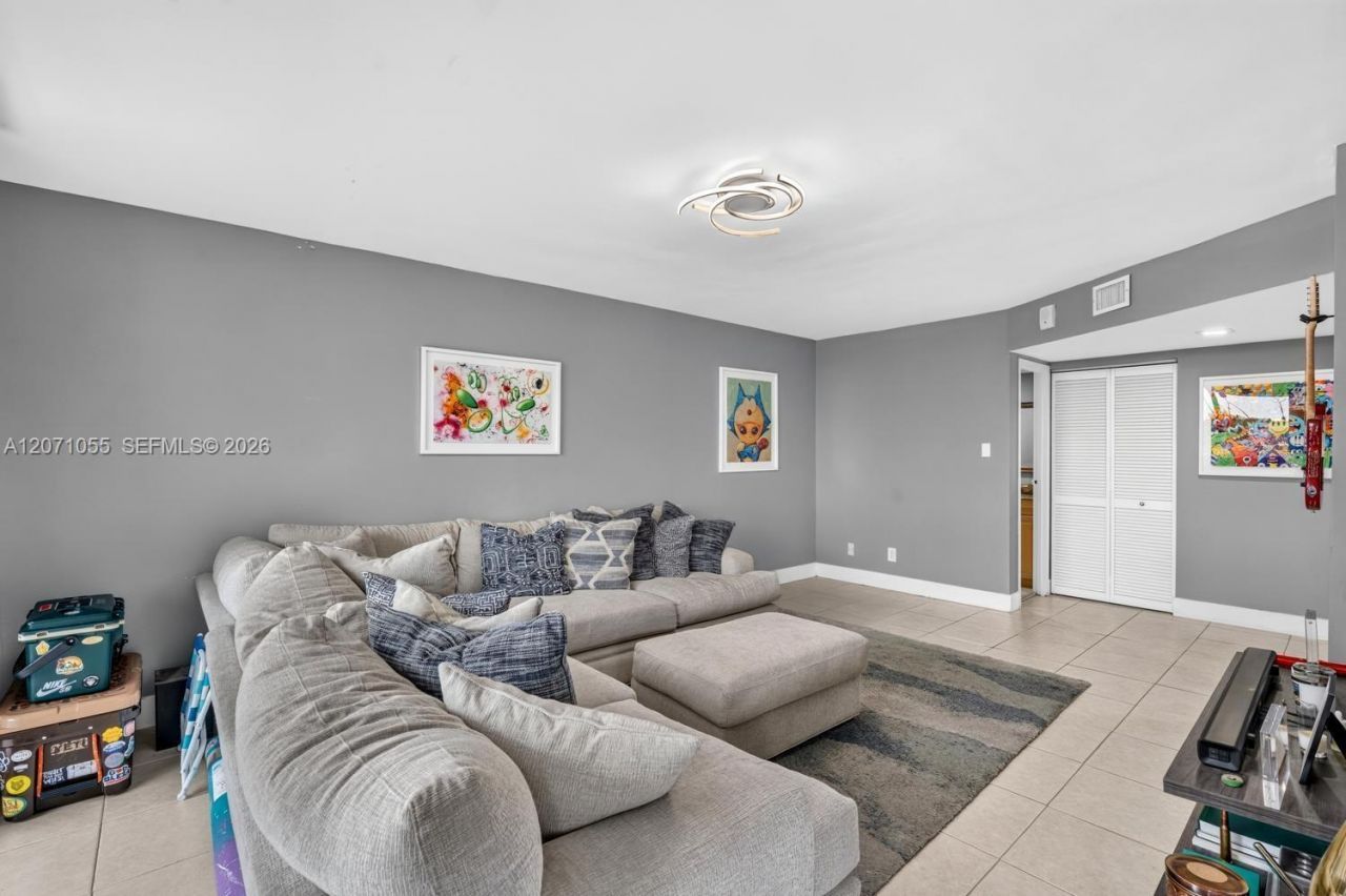 Please Call For Address, Unit 4E, North Miami Beach, FL 33160 Photo