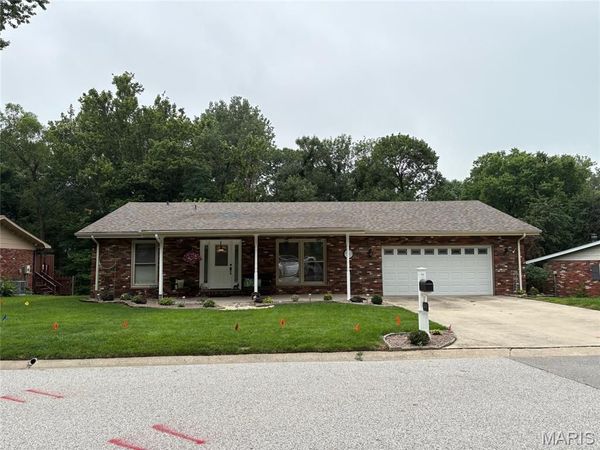 344 Sherwood Drive , Glen Carbon, IL 62034