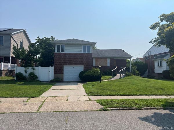 5 Winding Road , Massapequa, NY 11758