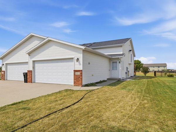 812 34th Avenue W, West Fargo, ND 58078