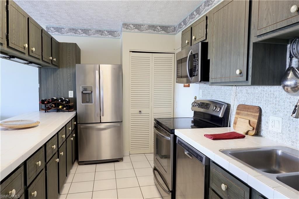 60 Pelican St W, Unit 602, Naples, FL 34113 Photo
