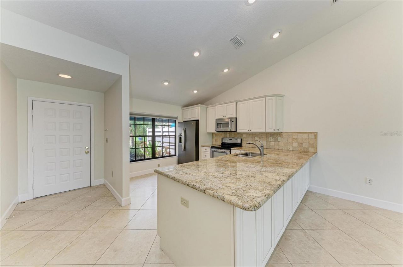 6085 Clubside Drive , Sarasota, FL 34243 Photo