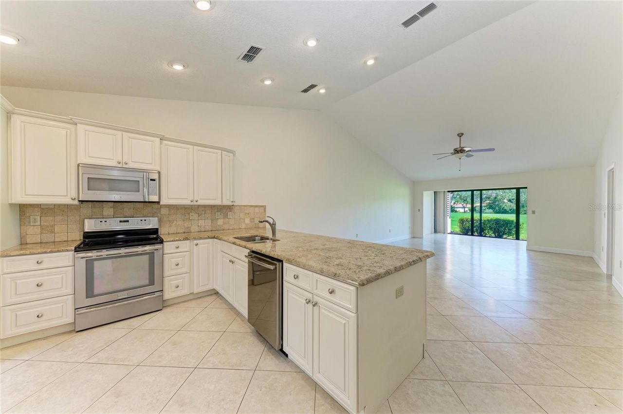6085 Clubside Drive , Sarasota, FL 34243 Photo