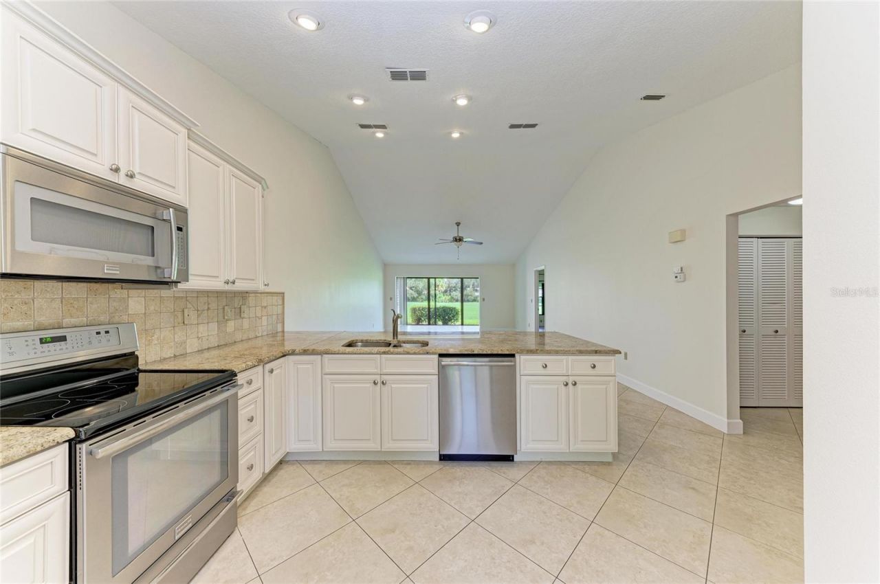 6085 Clubside Drive , Sarasota, FL 34243 Photo