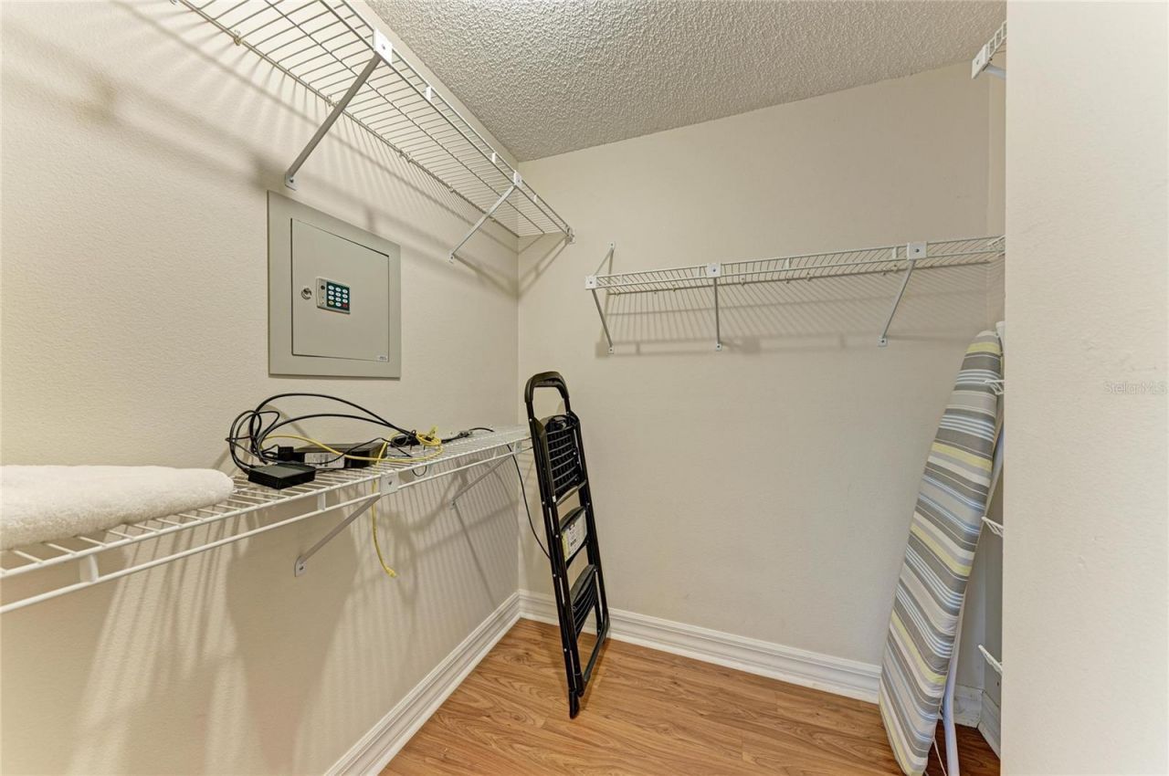 6085 Clubside Drive , Sarasota, FL 34243 Photo