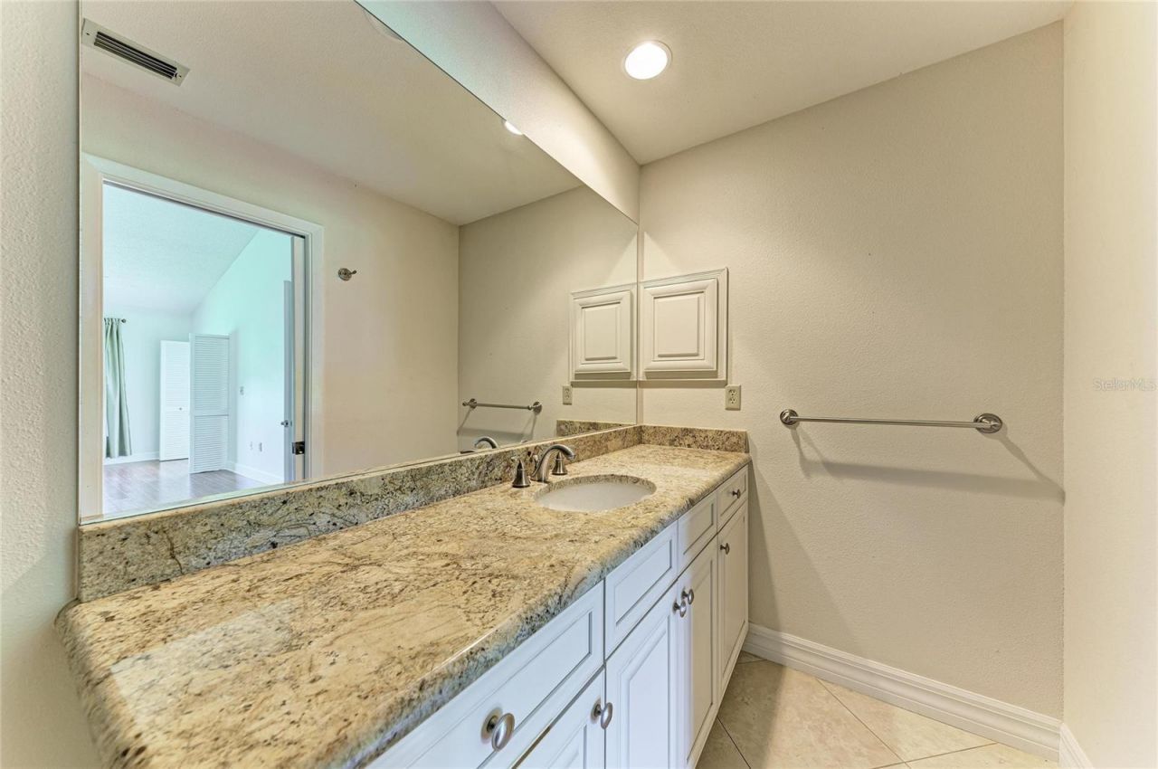 6085 Clubside Drive , Sarasota, FL 34243 Photo