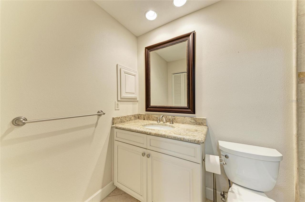 6085 Clubside Drive , Sarasota, FL 34243 Photo