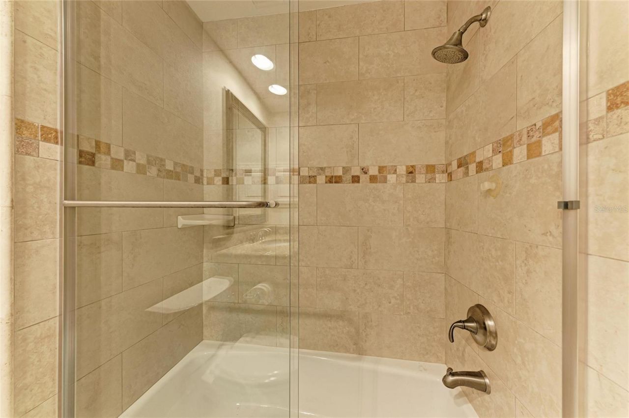 6085 Clubside Drive , Sarasota, FL 34243 Photo