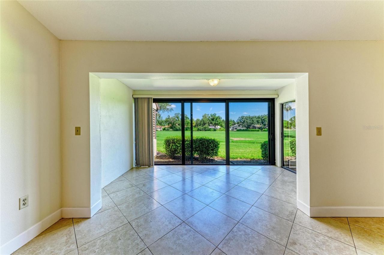 6085 Clubside Drive , Sarasota, FL 34243 Photo