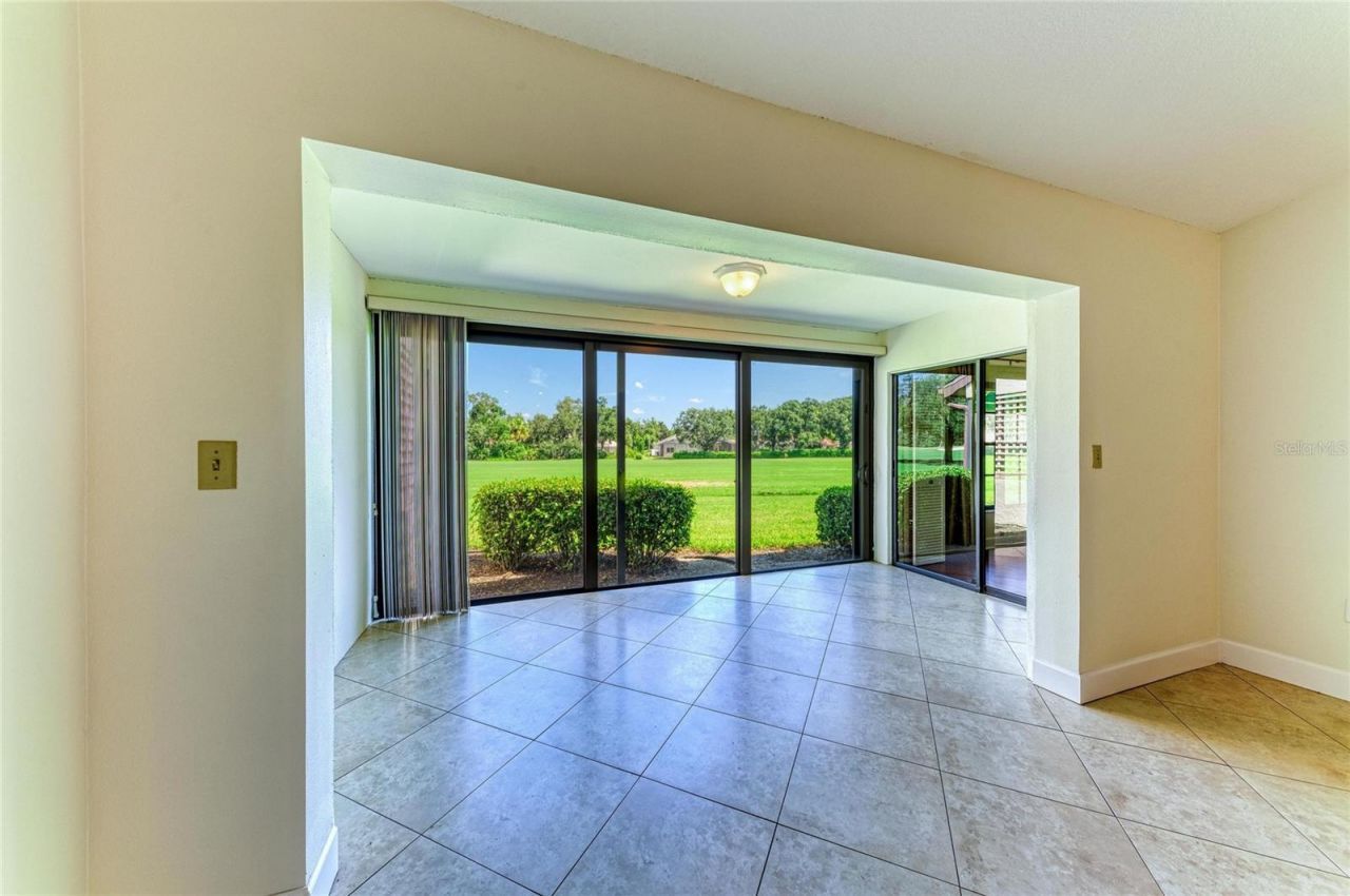6085 Clubside Drive , Sarasota, FL 34243 Photo