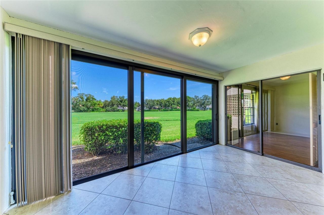 6085 Clubside Drive , Sarasota, FL 34243 Photo