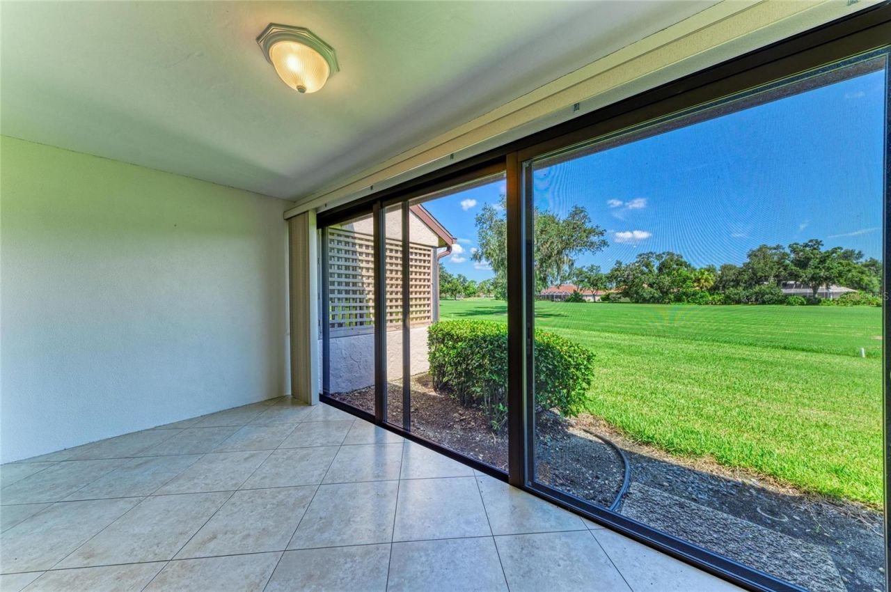 6085 Clubside Drive , Sarasota, FL 34243 Photo