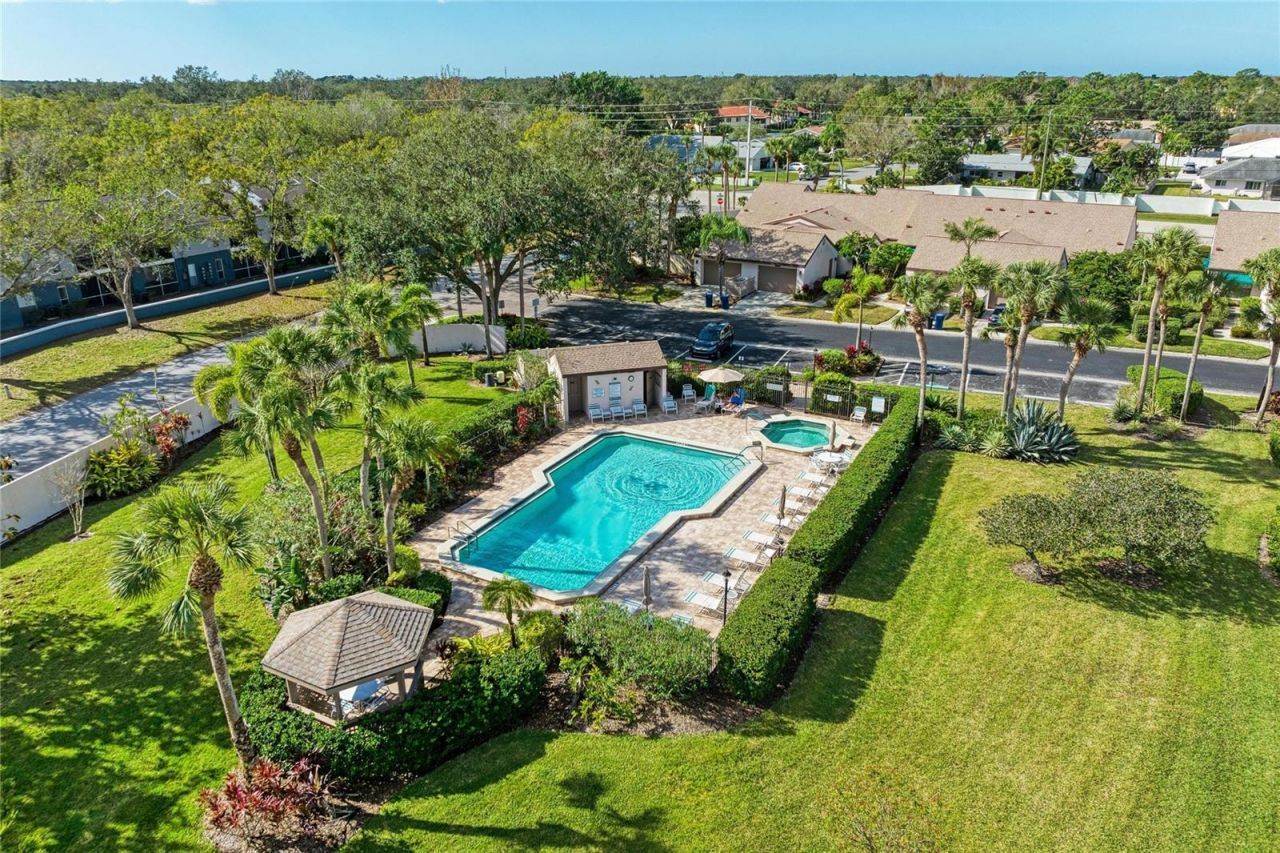 6085 Clubside Drive , Sarasota, FL 34243 Photo