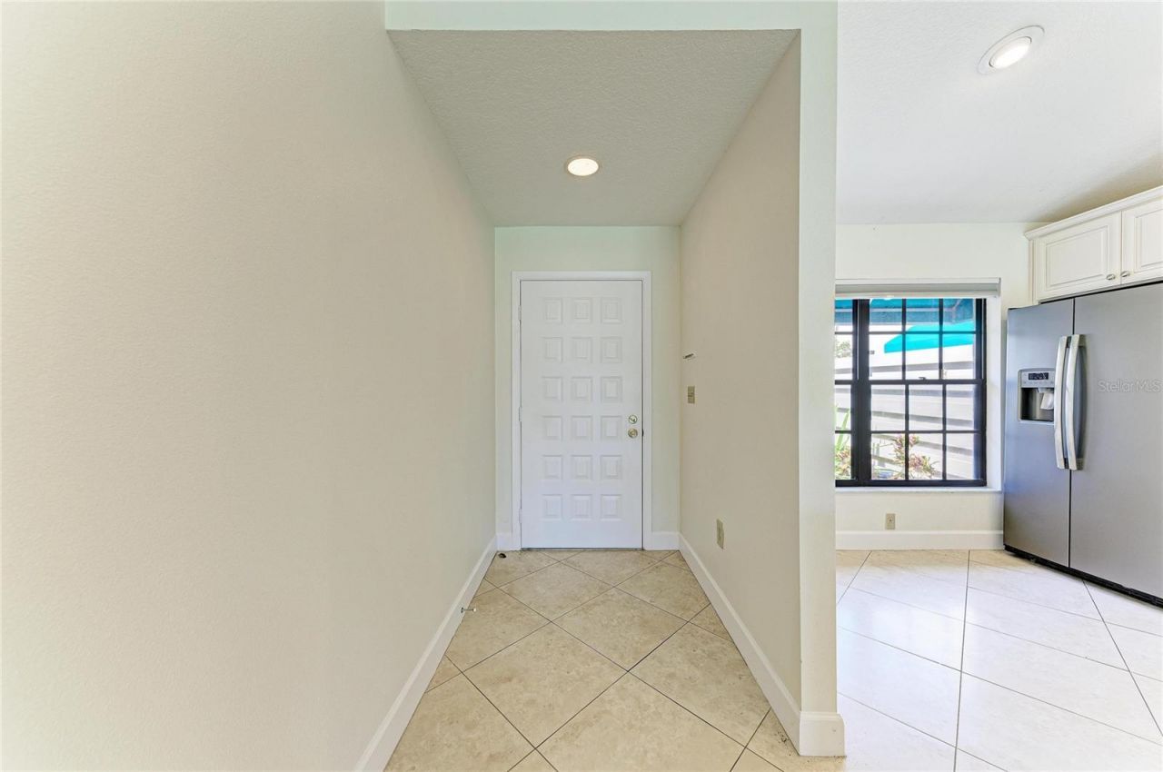 6085 Clubside Drive , Sarasota, FL 34243 Photo
