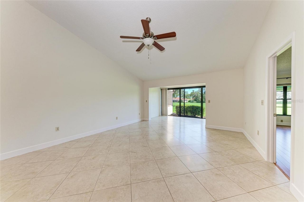 6085 Clubside Drive , Sarasota, FL 34243 Photo