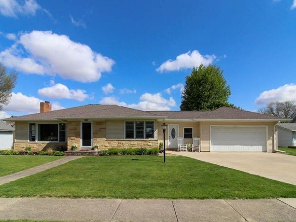 1107 H Avenue, Grundy Center, IA 50638