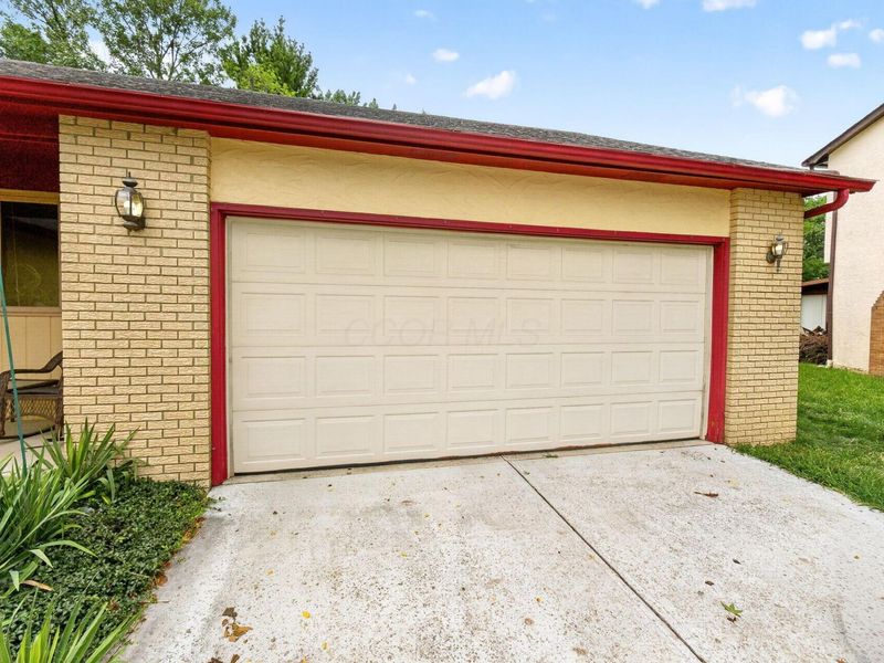2101 Walnut Hill Park Drive, Columbus, OH 43232 Photo 3
