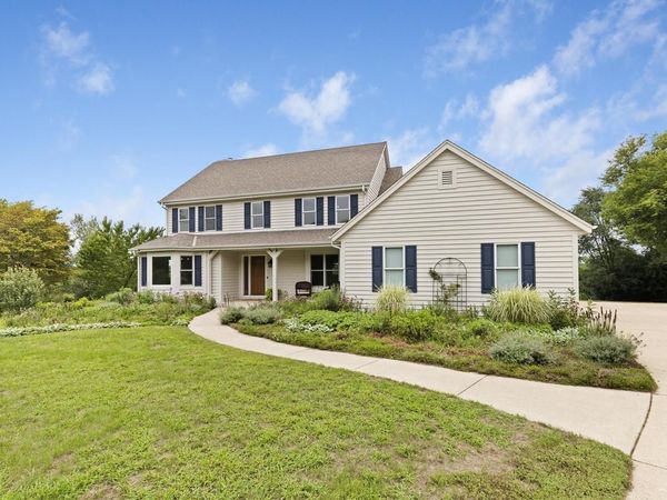 W248S6006 Deerfield CIRCLE, Waukesha, WI 53189