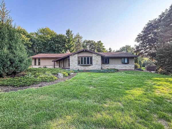W228S5955 Arrow Ridge ROAD, Waukesha, WI 53189