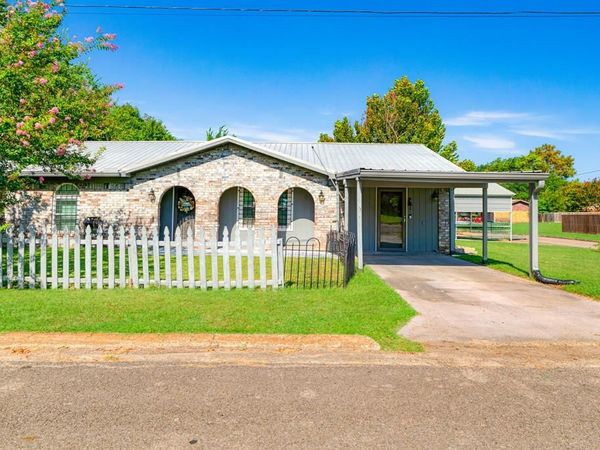 602 S Hall Street, Clarksville, TX 75426