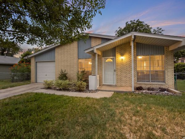 9018 CHAMINADE DR, San Antonio, TX 78224