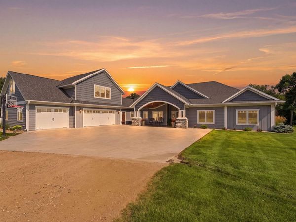 8382 198th Avenue NE, New London, MN 56273