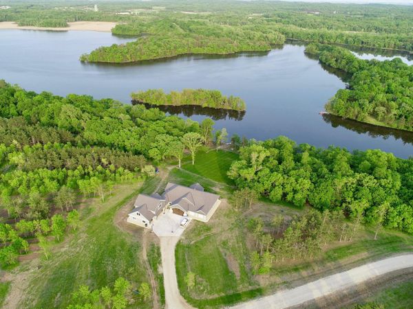 8382 198th Avenue NE, New London, MN 56273