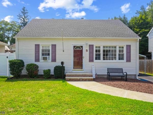 5 Sally St, Bloomingdale, NJ 07403