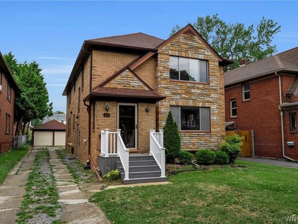 26 Concord Pl , Cheektowaga, NY 14215