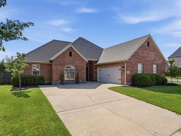 700 SW Sterling, Bentonville, AR 72712