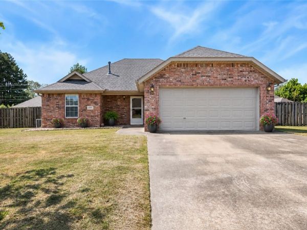 2369 Sara Alice Court, Fayetteville, AR 72701