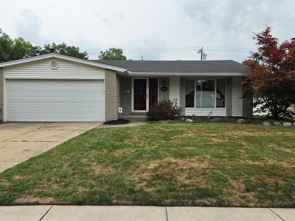 1952 S Globe Street, Westland, Mi 48186