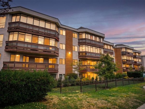 1560 Hillside Ave, Unit #201, Victoria, BC V8T 5B8