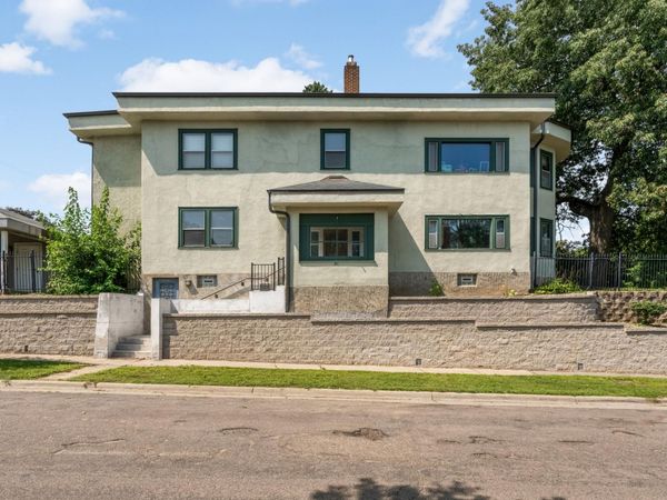 51 Albert Street S, Saint Paul, MN 55105