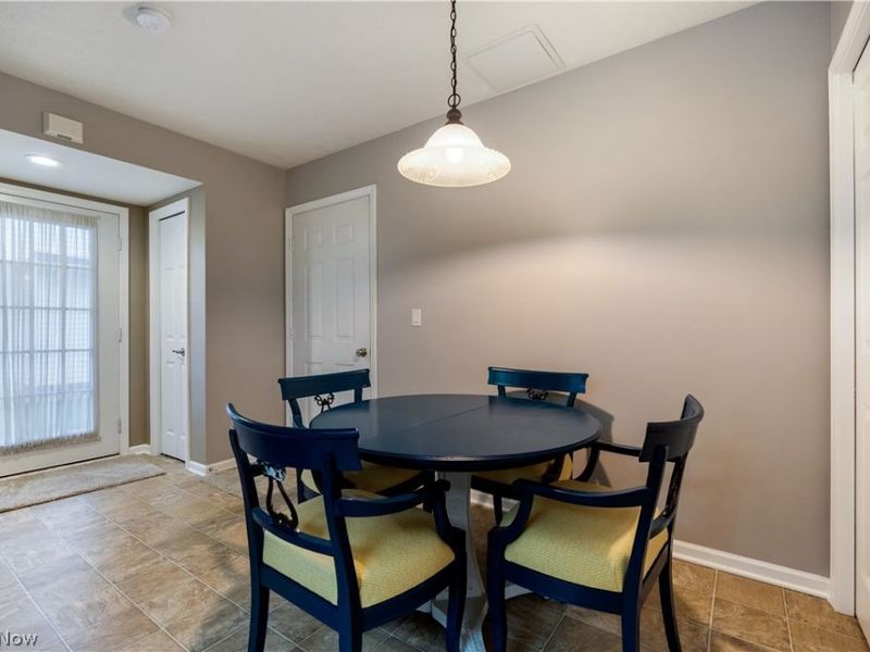 132 Sand Court, Unit 6, Fairlawn, OH 44333 Photo 4