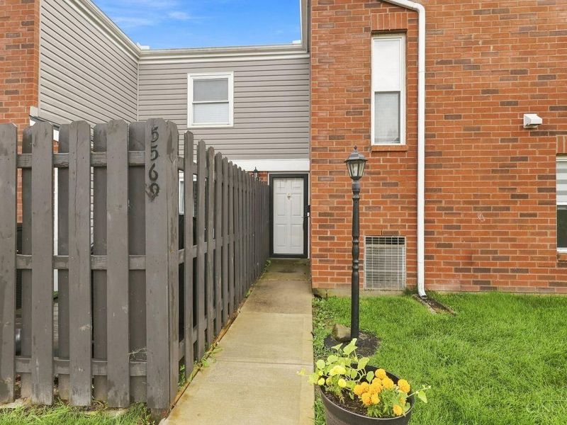 5569 Hummock Road, Trotwood, OH 45426 Photo 2