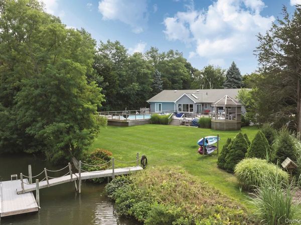 225 Lakeside Drive S, Southold, NY 11971