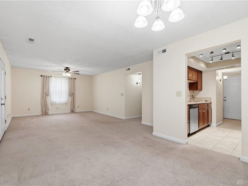 1334 Black Forest Drive, Unit B, West Carrollton, OH 45449 Photo 10