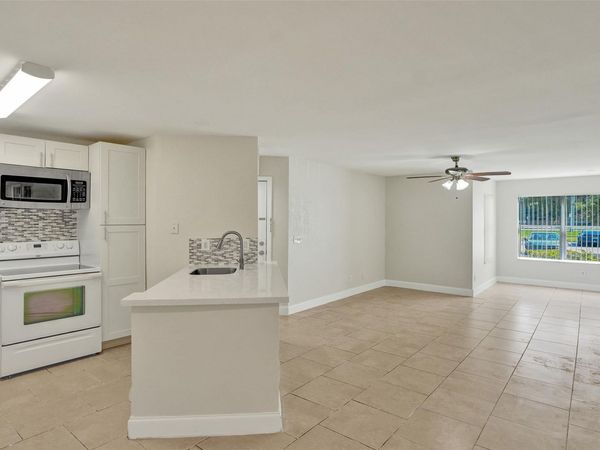 12650 Vista Isles Drive, Unit 918, Sunrise, FL 33325