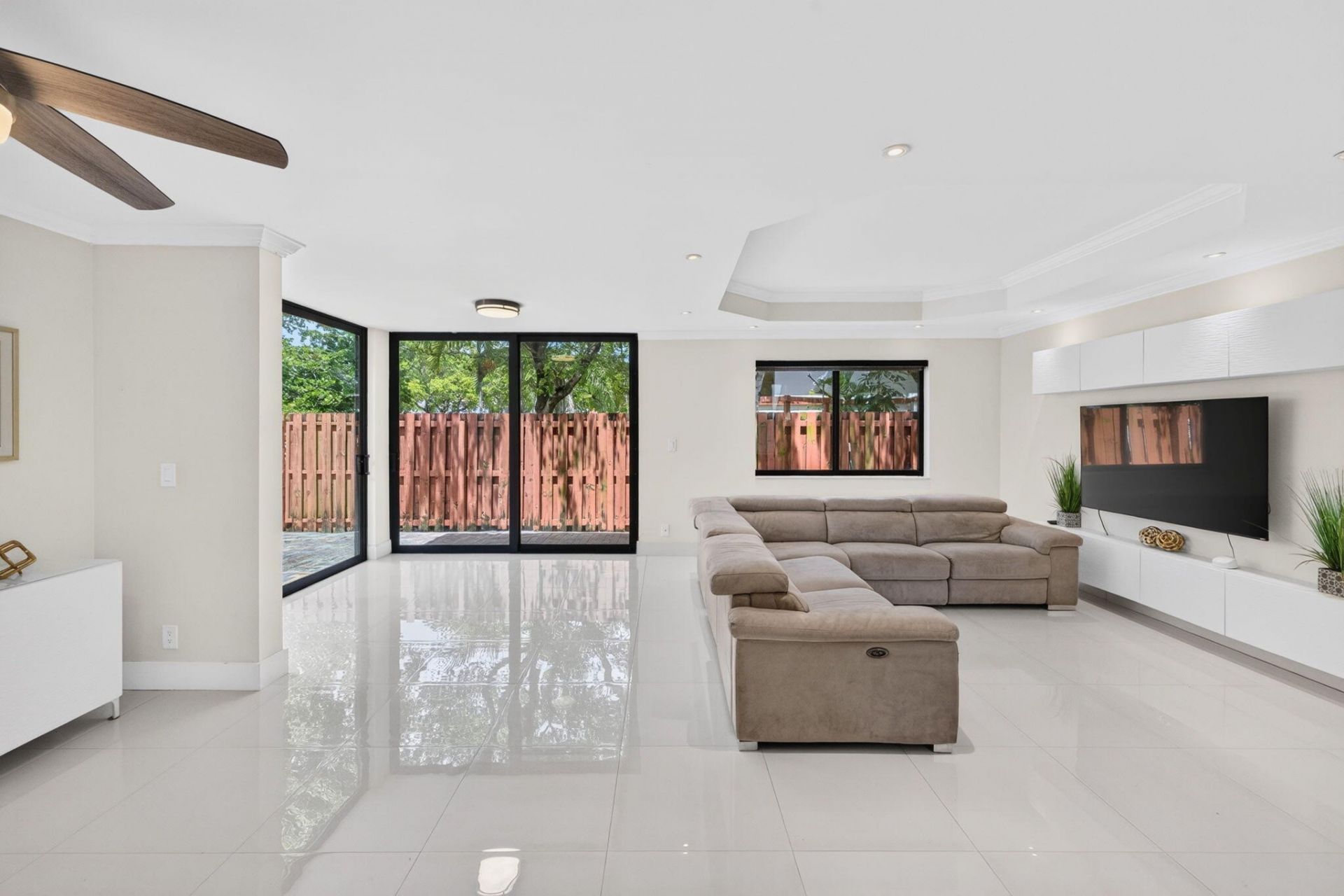 343 Ives Dairy Road, Unit 343-06, Miami, FL 33179 Photo