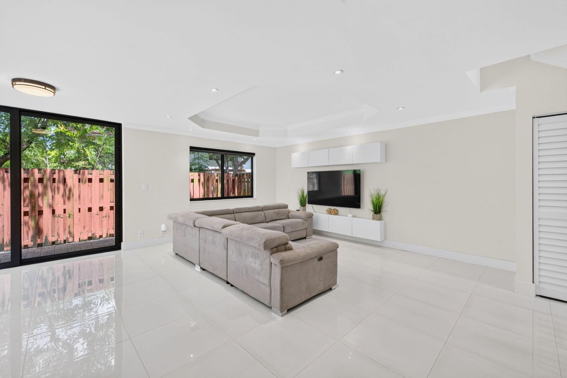 343 Ives Dairy Road, Unit 343-06, Miami, FL 33179 Photo