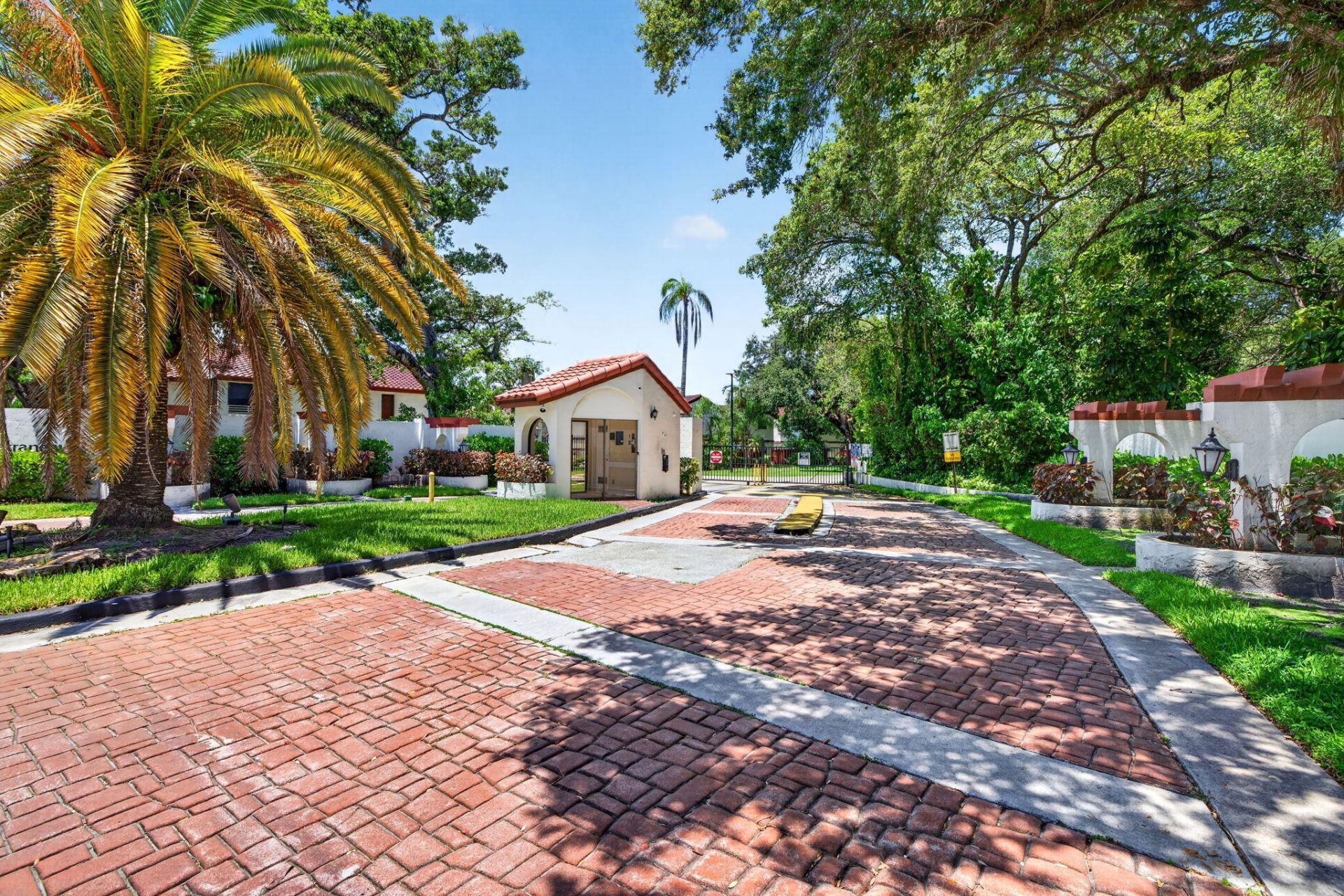 343 Ives Dairy Road, Unit 343-06, Miami, FL 33179 Photo