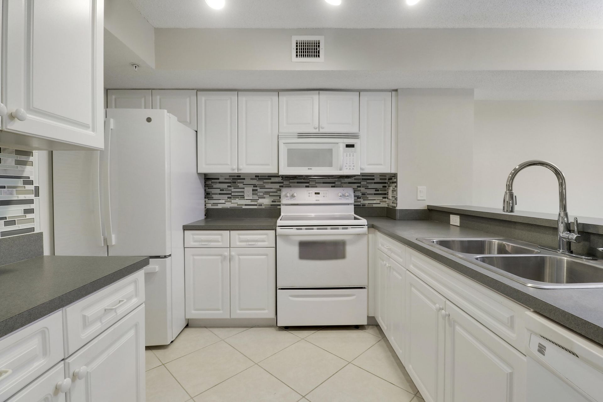 236 Village Boulevard, Unit 1106, Tequesta, FL 33469 Photo