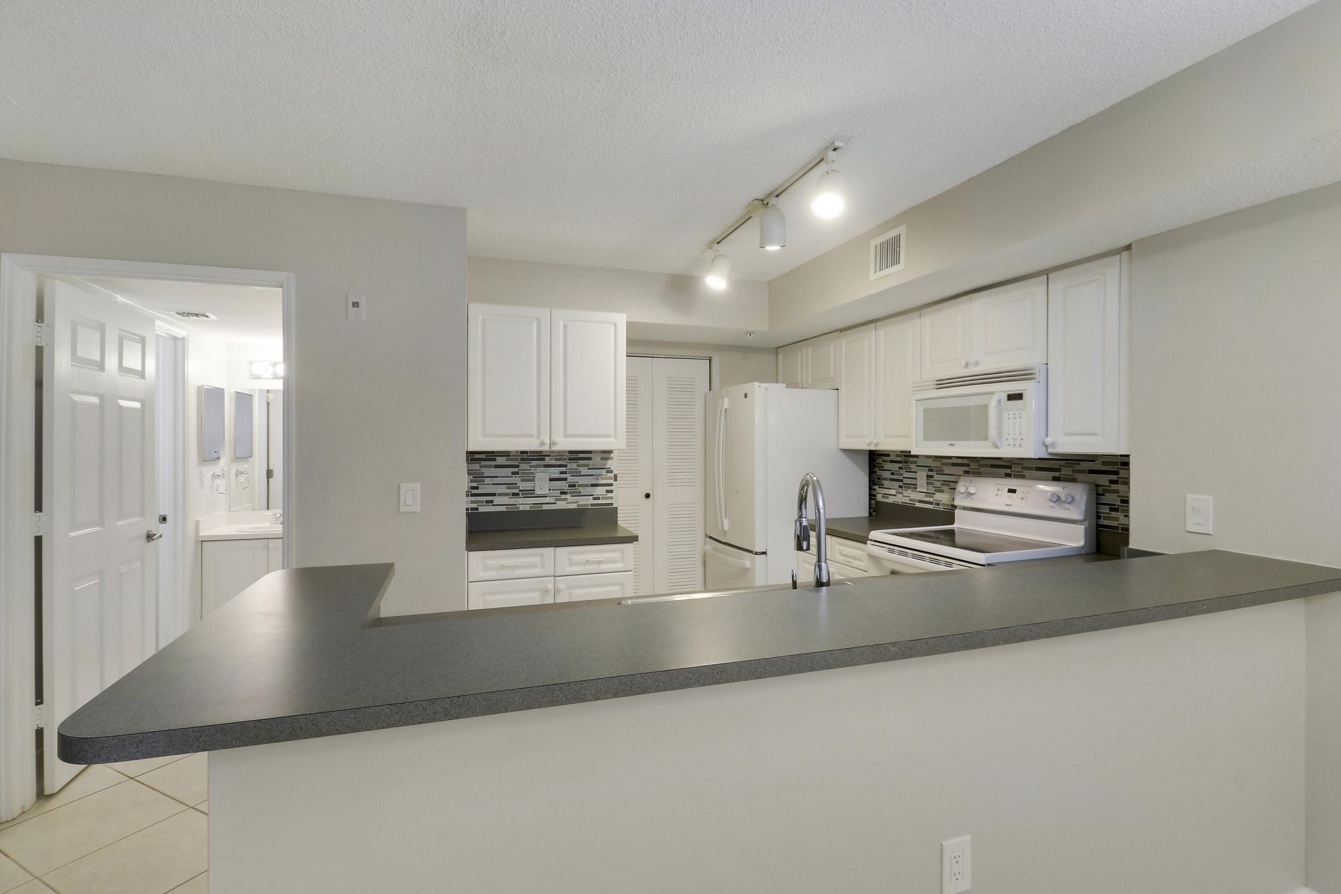 236 Village Boulevard, Unit 1106, Tequesta, FL 33469 Photo