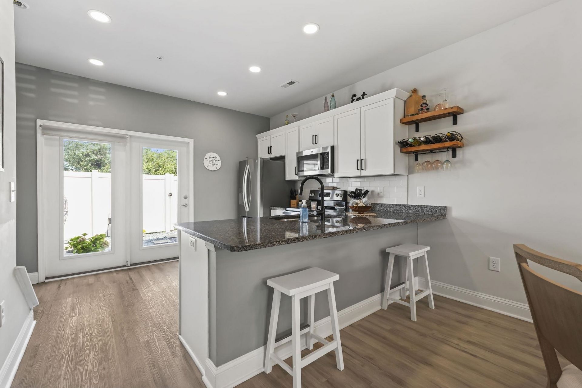 793 Moen Pl. Photo 11
